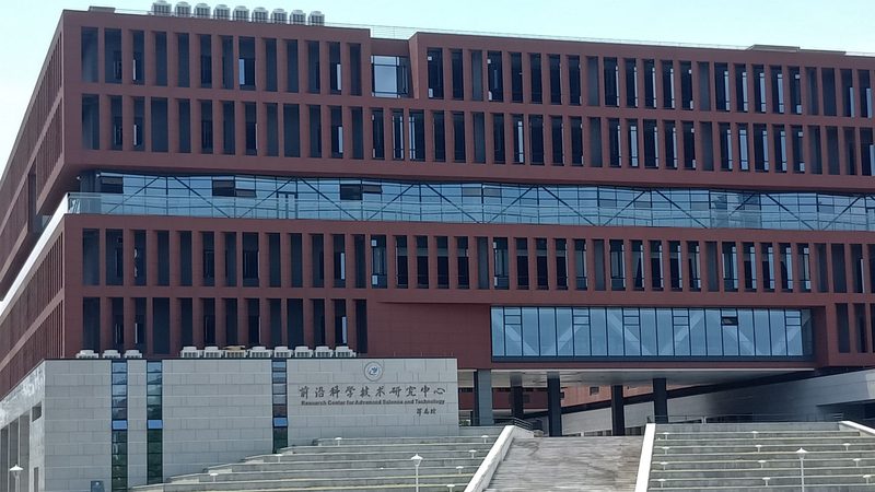 新能源车用电容器型号解析：关键参数与选型逻辑